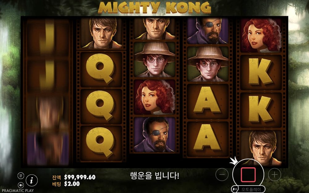 첫 릴이 필름처럼 흐르고 나머지 배우가 멈춘 회전 장면