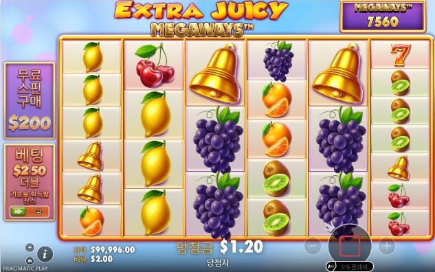 Extra Juicy Megaways 7,560 Ways 화면에서 포도와 벨이 이어지고 당첨금 1.20이 표시된 실제 장면