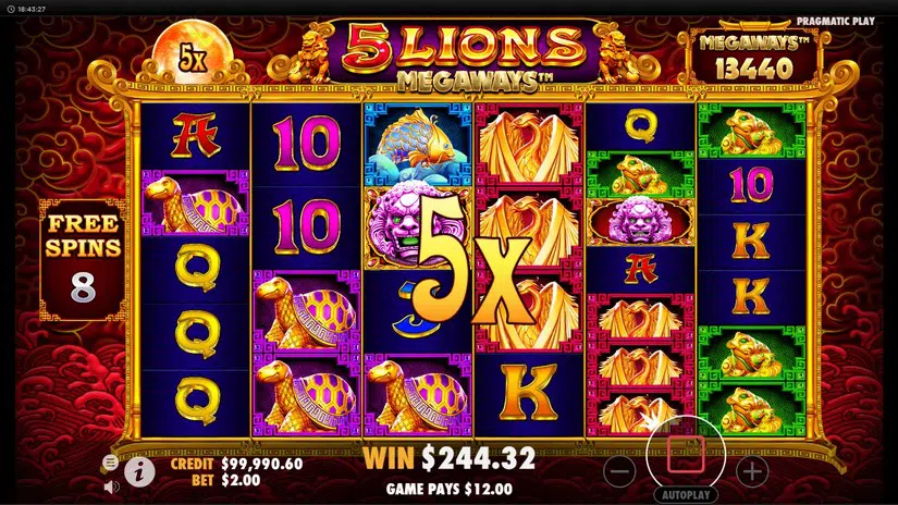 5 Lions Megaways 무료 스핀에서 5x 와일드와 남은 8회가 표시된 화면