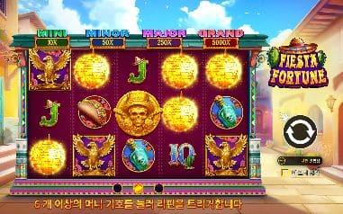 피에스타 포춘 모바일 화면에서는 SCATTER 인물과 금빛 해골·악기가 뒤섞인 멕시코 축제 릴이 좁은 폭의 보드 안에 함께 들어옵니다