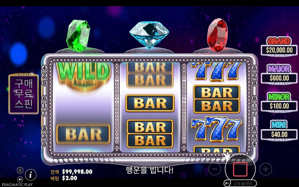 왼쪽 와일드 옆으로 릴이 움직이는 첫 번째 스핀