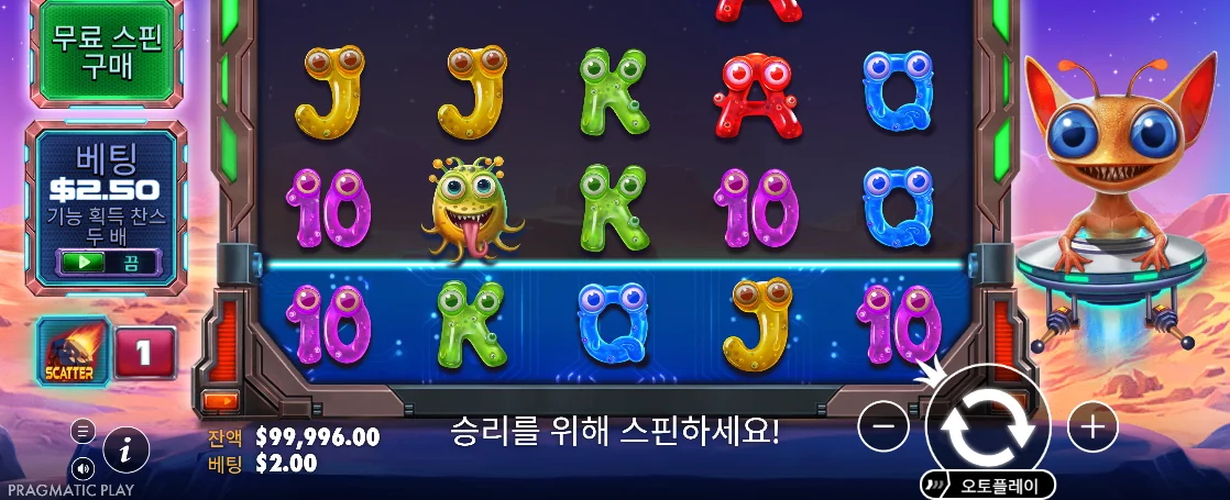 J K A 10과 여러 색 외계인이 놓인 에일리언 인베이더스 정지 릴