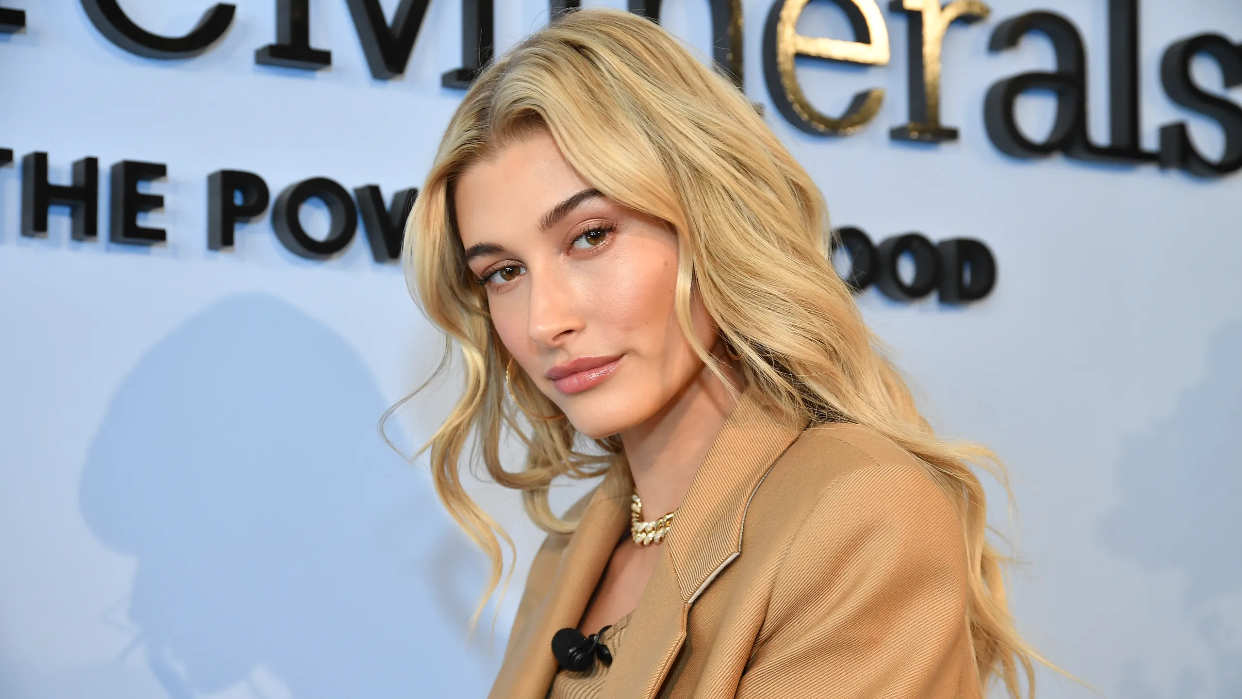 hailey%20bieber%20bareminerals%201