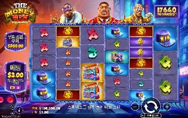 더 머니 맨 메가웨이즈 모바일 화면에서는 돈가방과 지폐 묶음이 여러 높이로 쌓인 푸른 금고 릴이 모바일 구도의 중심을 이룹니다