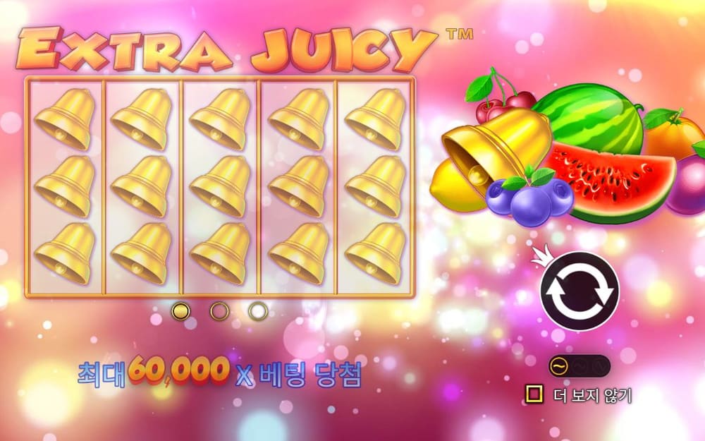 엑스트라 쥬시 EXTRA JUICY 로고 아래 다섯 릴을 금색 종 심볼이 거의 가득 채웁니다